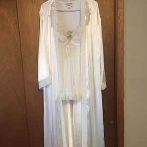 Lines Donatella wedding robe set